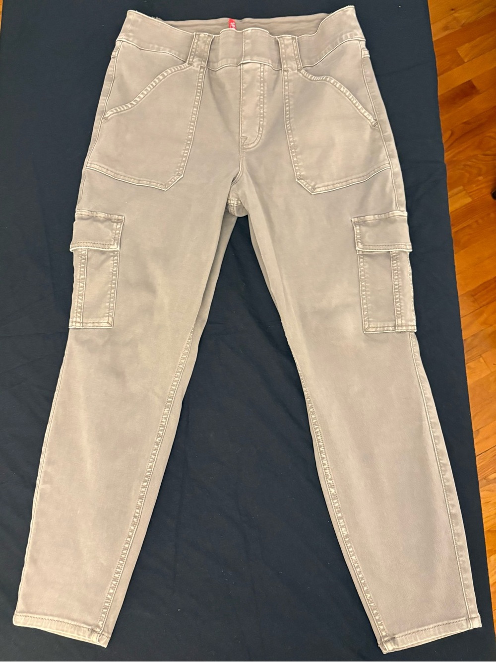 SPANX Women’s Pull-On Cargo Pants in Light Taupe, Size 1X (EUC) - Picture 3 of 11
